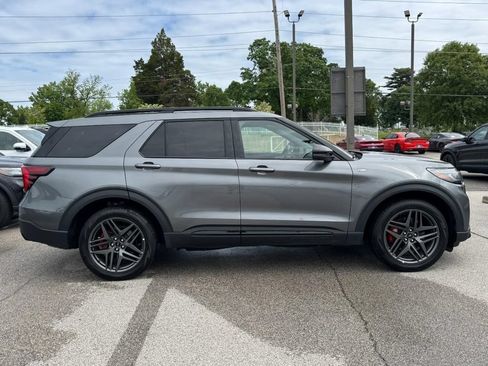Used 2025 Ford Explorer ST-Line w/ ST-Line Street Pack AWD/4WD image 2