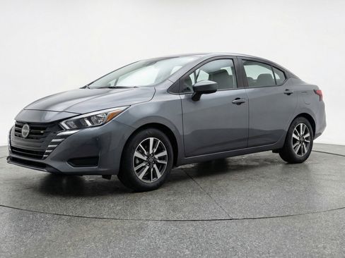 Used 2025 Nissan Versa SV image 3