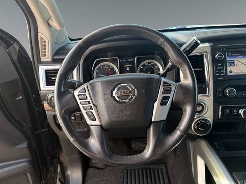 Used 2018 Nissan Titan SL image 12