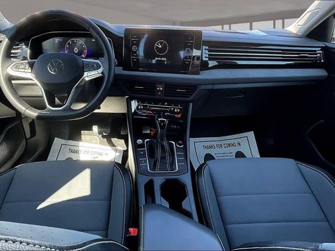 Used 2025 Volkswagen Jetta SE w/ Black Wheel Package image 16