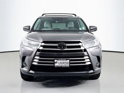 Used 2019 Toyota Highlander XLE AWD/4WD image 2