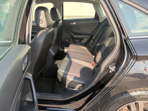 Used 2024 Volkswagen Jetta SE FWD image 16