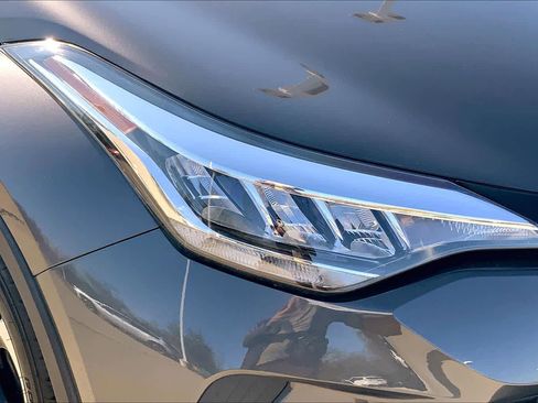 Used 2021 Toyota C-HR XLE image 25