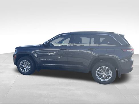 New 2025 Jeep Grand Cherokee Laredo X w/ Luxury Tech Group I image 4