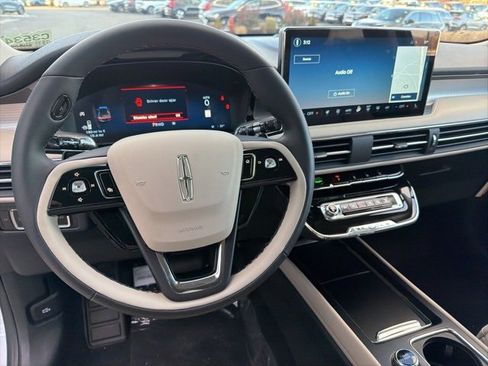 New 2026 Lincoln Corsair Premiere image 10