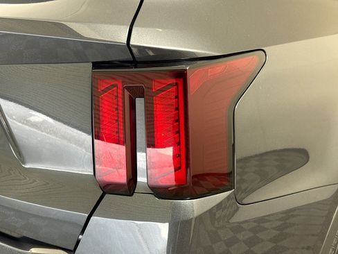 Used 2024 Kia Sorento S FWD image 34
