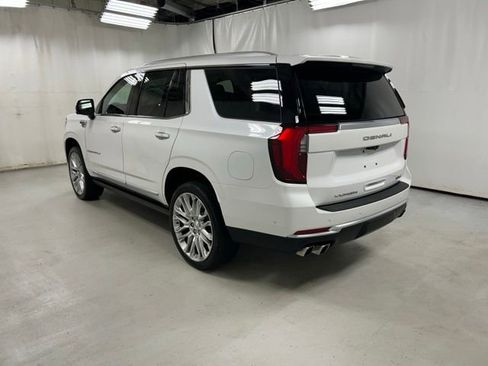 Used 2025 GMC Yukon Denali w/ Denali Reserve Package AWD/4WD image 7