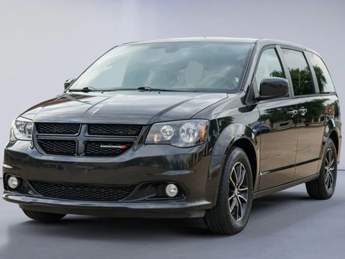 Used 2019 Dodge Grand Caravan GT FWD image 3
