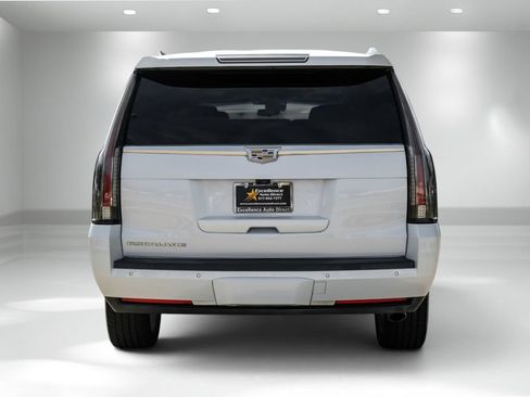 Used 2019 Cadillac Escalade ESV Premium Luxury RWD image 8