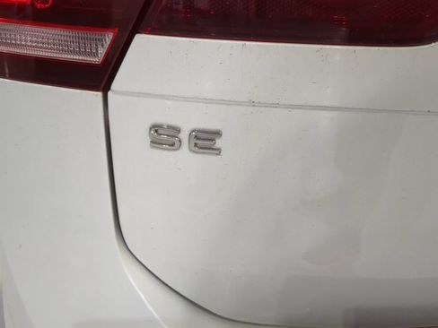 Used 2024 Volkswagen Tiguan SE R-Line AWD/4WD image 10