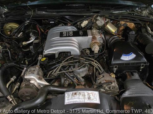 Used 1986 Lincoln Town Car image 19