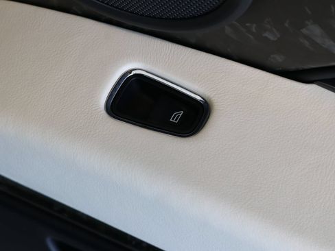 Used 2019 Aston Martin DB11 Volante RWD image 30