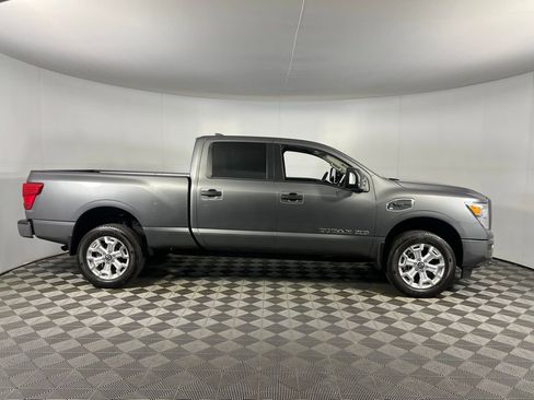 Used 2024 Nissan Titan SV w/ SV Convenience Package image 5