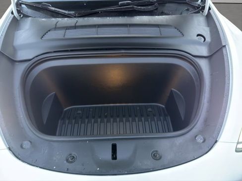 Used 2022 Tesla Model Y Long Range image 20