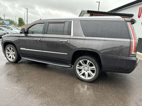 Used 2017 Cadillac Escalade ESV Luxury AWD/4WD image 11