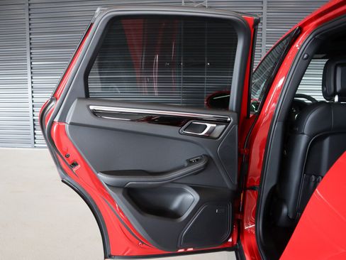 Used 2026 Porsche Macan image 24