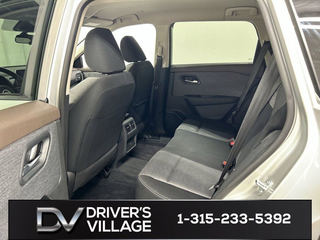 Used 2023 Nissan Rogue SV AWD/4WD image 19