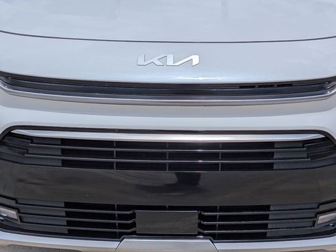 Certified 2023 Kia Niro EX Touring FWD image 9