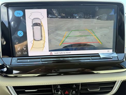 Certified 2025 Volkswagen Atlas SE image 12