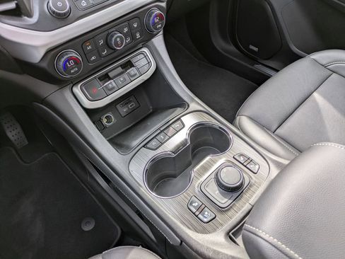 Certified 2023 GMC Acadia SLT w/ Preferred Package image 23