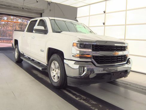 Used 2018 Chevrolet Silverado 1500 LT w/ LT Eassist Package image 4