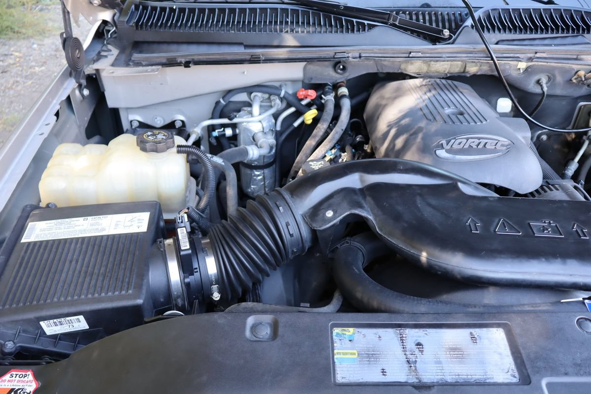 Used 2004 Chevrolet Suburban LS w/ Preferred Equipment Group AWD/4WD image 35