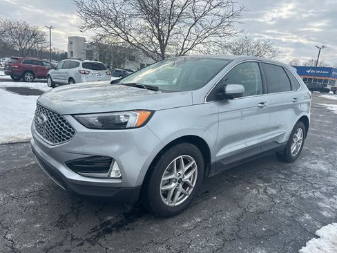 Used 2024 Ford Edge SEL w/ Convenience Package image 2