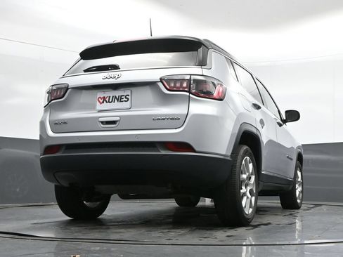 Used 2025 Jeep Compass Limited AWD/4WD image 39