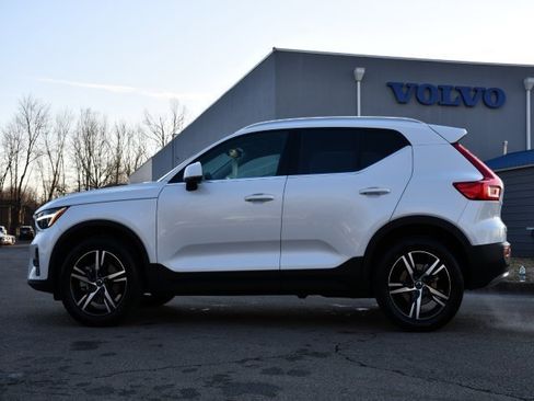 Certified 2025 Volvo XC40 B5 Core image 4