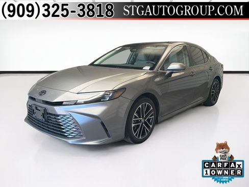 Used 2025 Toyota Camry XLE FWD image 1