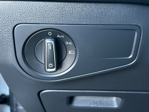 Used 2022 Volkswagen Tiguan SE w/ Panoramic Sunroof Package image 29