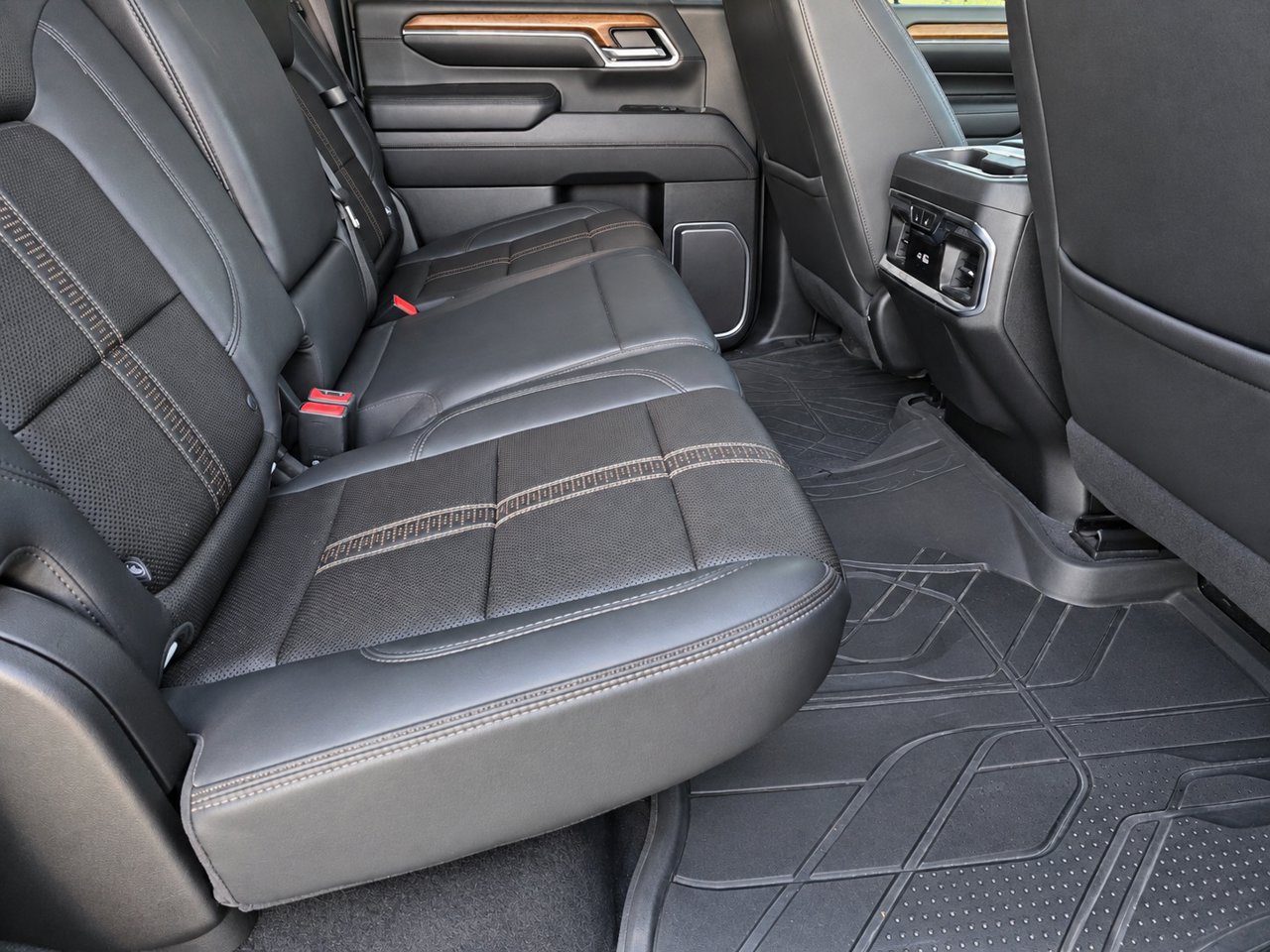 Used 2024 Chevrolet Silverado 3500 High Country w/ High Country Premium Package AWD/4WD image 32