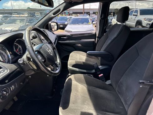 Used 2018 Dodge Grand Caravan SE FWD image 13