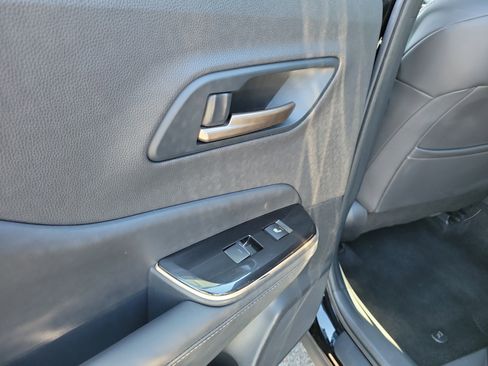 Used 2025 Toyota Crown AWD/4WD image 13