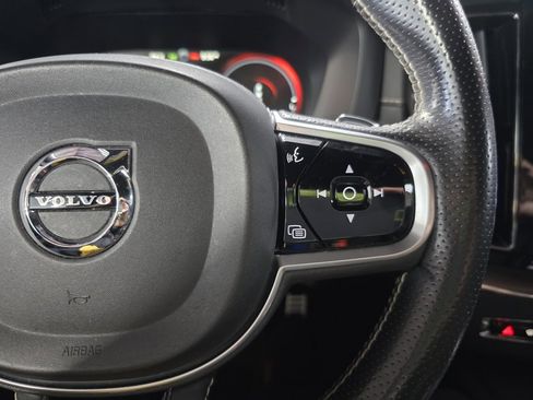 Used 2018 Volvo XC60 T8 R-Design image 17