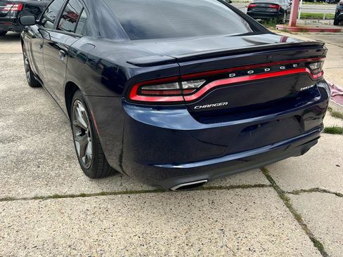 Used 2016 Dodge Charger SXT w/ Rallye Group RWD image 3