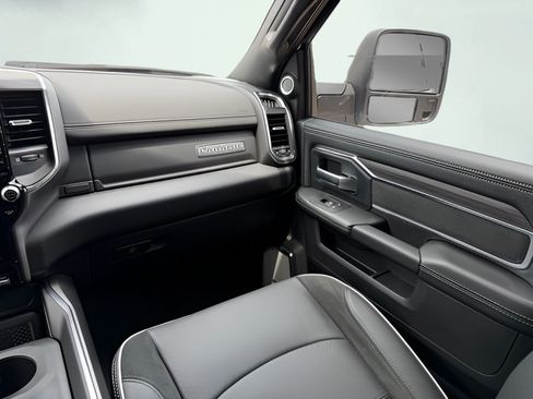Used 2026 RAM 2500 Laramie AWD/4WD image 16