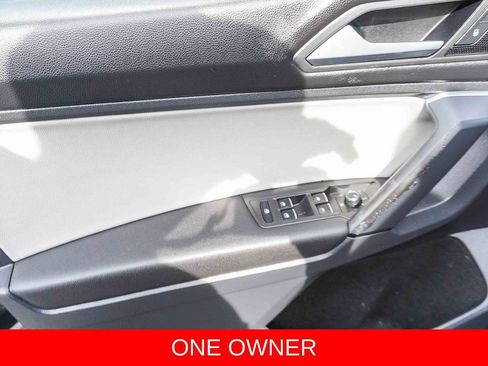 Used 2019 Volkswagen Tiguan SE w/ Panoramic Sunroof Package FWD image 18