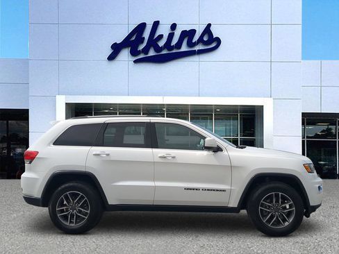 Used 2019 Jeep Grand Cherokee Laredo w/ Laredo X Package image 1