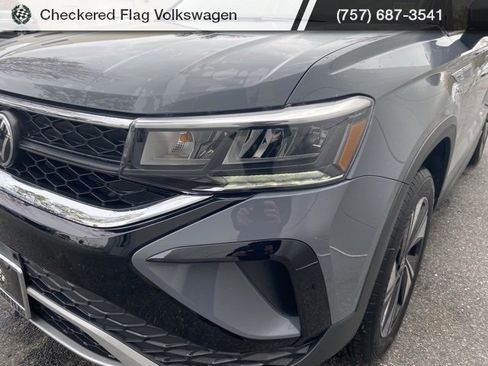 Used 2024 Volkswagen Taos SE image 12