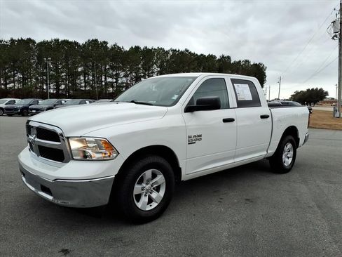 Used 2022 RAM 1500 Classic SLT image 6