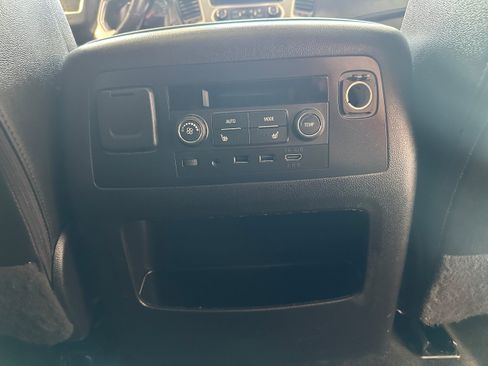 Used 2017 GMC Yukon XL SLT w/ Open Road Package AWD/4WD image 14