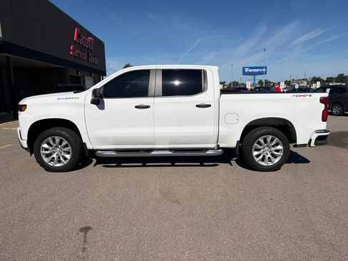 Used 2022 Chevrolet Silverado 1500 Custom AWD/4WD image 2