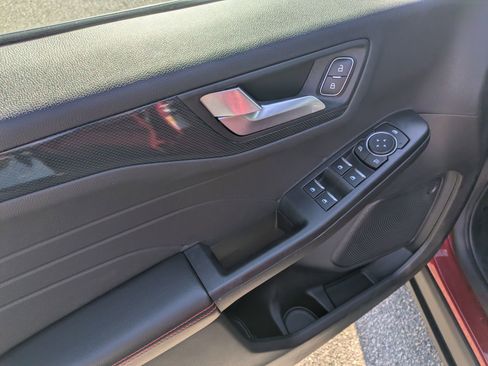 Certified 2025 Ford Escape ST-Line Elite image 13