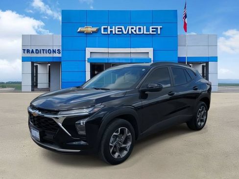 Certified 2026 Chevrolet Trax LT w/ Driver Confidence Package FWD image 5