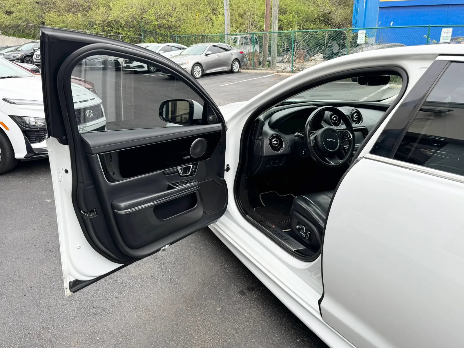Used 2019 Jaguar XJ R-Sport RWD image 10