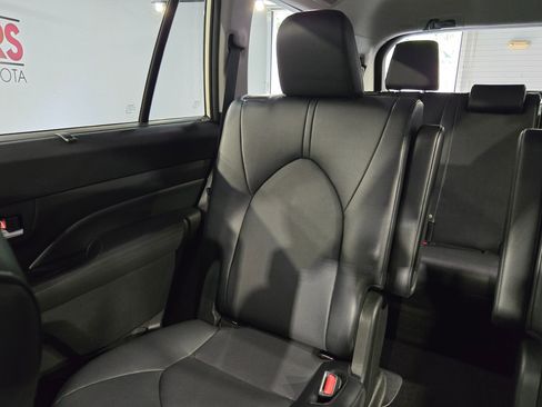 Certified 2024 Toyota Grand Highlander AWD image 12