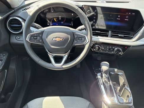New 2026 Chevrolet Trax LT w/ LT Convenience Package FWD image 12