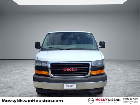 Used 2018 GMC Savana 2500 w/ Driver Convenience Package image 3