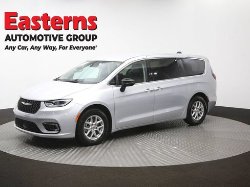 Used 2024 Chrysler Pacifica Touring-L FWD image 58